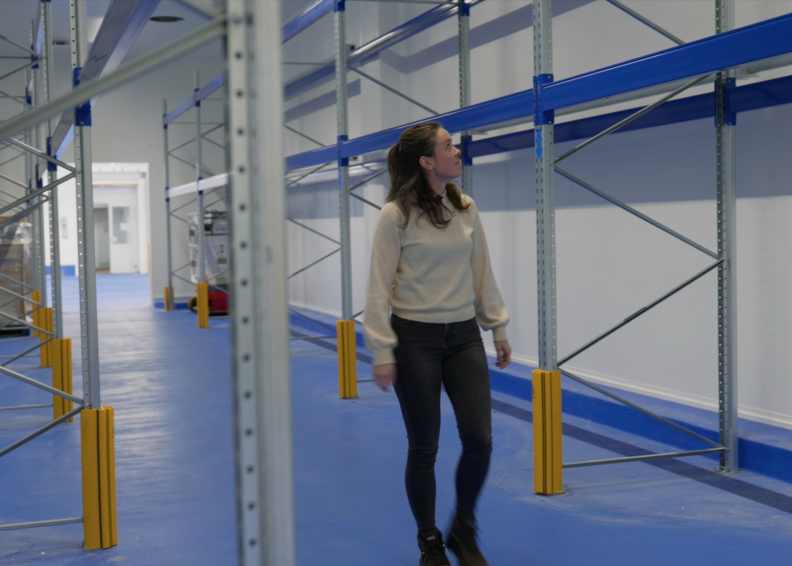 Supply Chain Specialist Els Wandelt Door De Gangen Van Redefine Meat